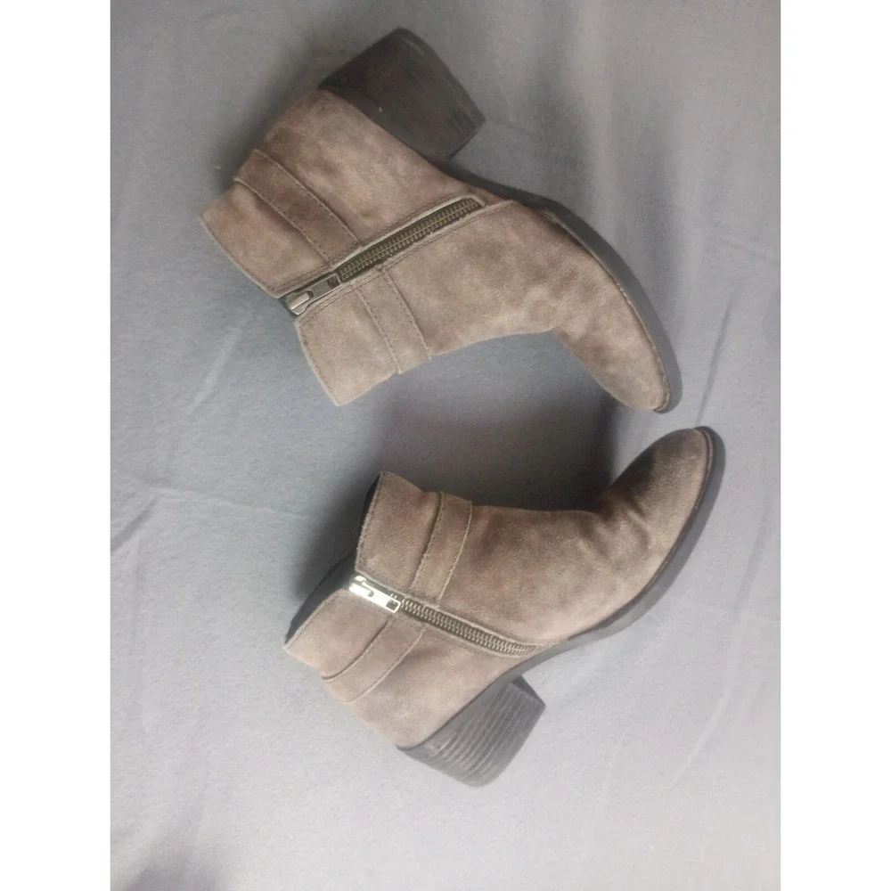 Born Womens Brown Gray Distressed Suede Ankle Boots Size 8.5M Western Block Heel